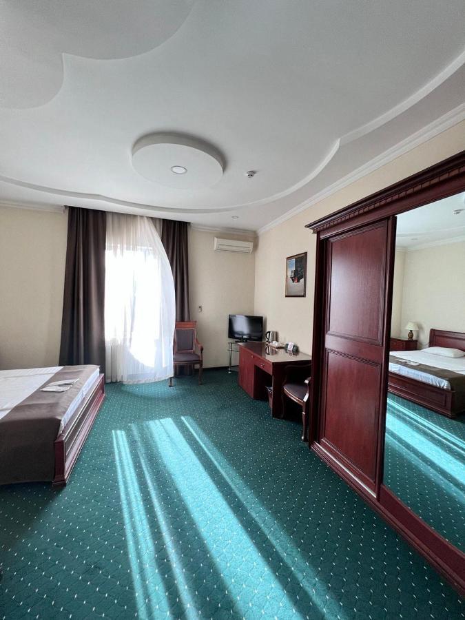 Grand Nur Hotel Tasjkent Exteriör bild